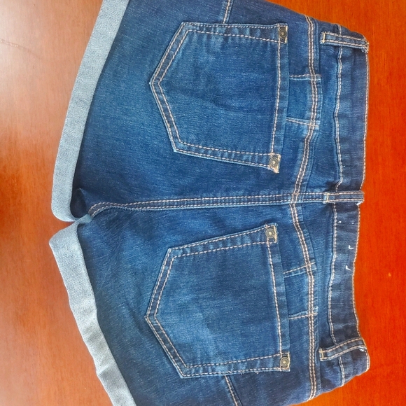 Fitted jean shorts - Picture 3 of 3